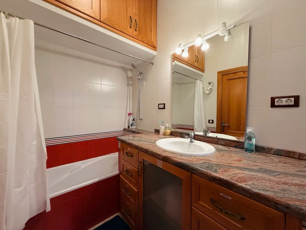 Ground floor bathroom at U32 Headquarter - bathtub