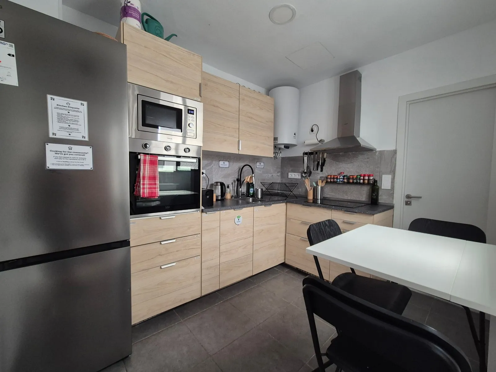 Kitchen at P21 Outpost - kitchen table