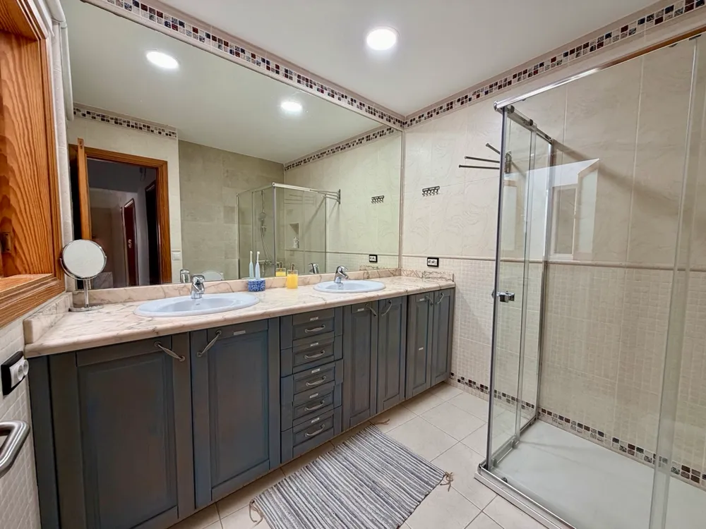 Large shared bathroom at U32 Headquarter - large mirror, double washbasin