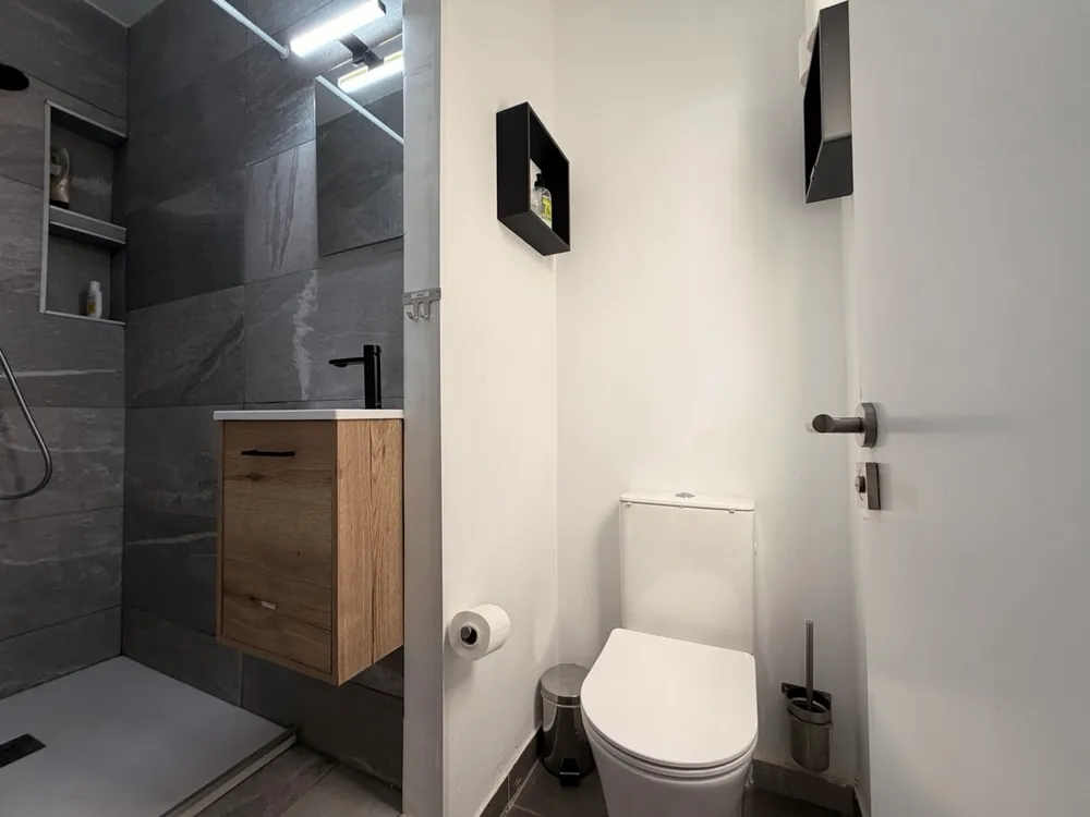 Second bathroom at P21 Outpost - shower, toilet, washbasin