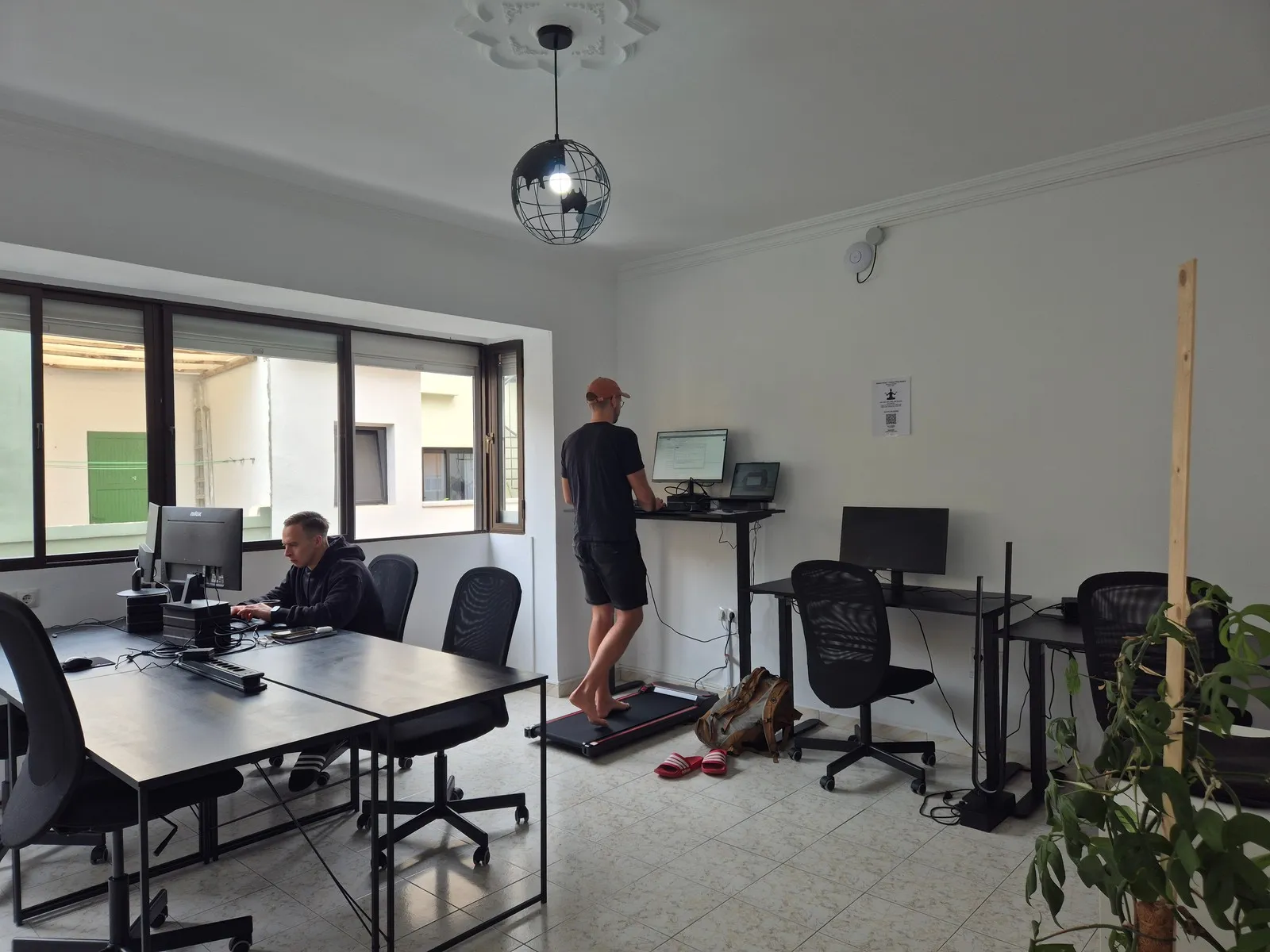 Silent coworking space at U32 Headquarter - silent area, walk and work