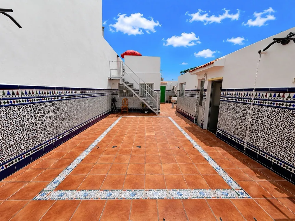 Sport rooftop terrace at U32 Headquarter - blue sky, pull-up bar, parasol